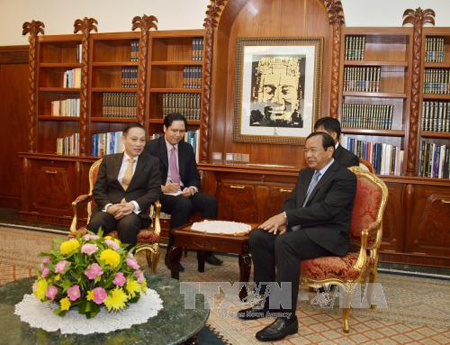 Thứ trưởng, Chủ nhiệm Ủy ban Biên giới Quốc gia Bộ Ngoại giao Lê Hoài Trung đến chào xã giao ngài Prak Sokhonn, Bộ trưởng Cao cấp, Bộ trưởng Ngoại giao và Hợp tác quốc tế Campuchia.